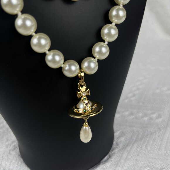 Brand new Vivienne Westwood Three Row Pearl Bas Relief Choker in Gold - Picture 2 of 7